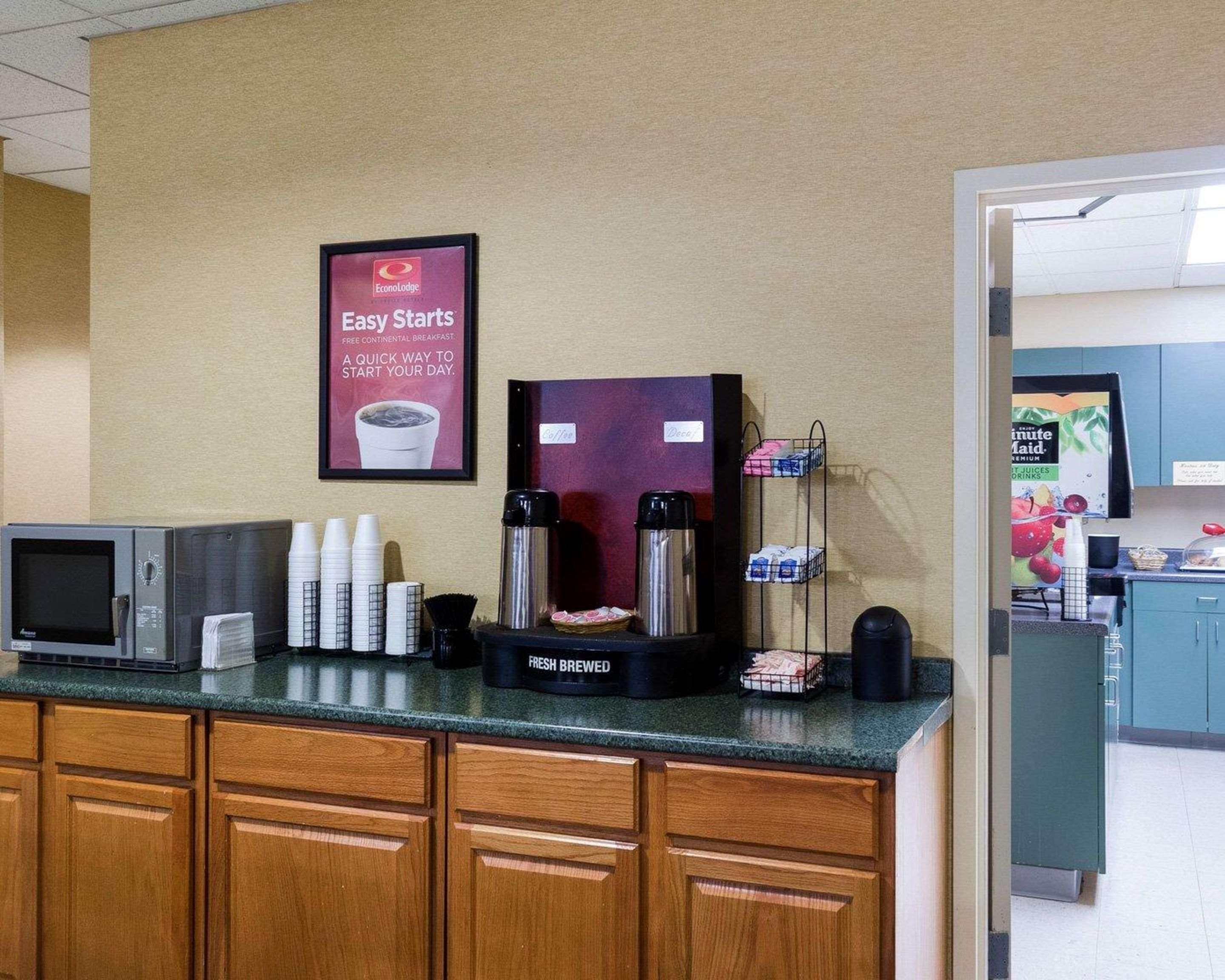 Econo Lodge *