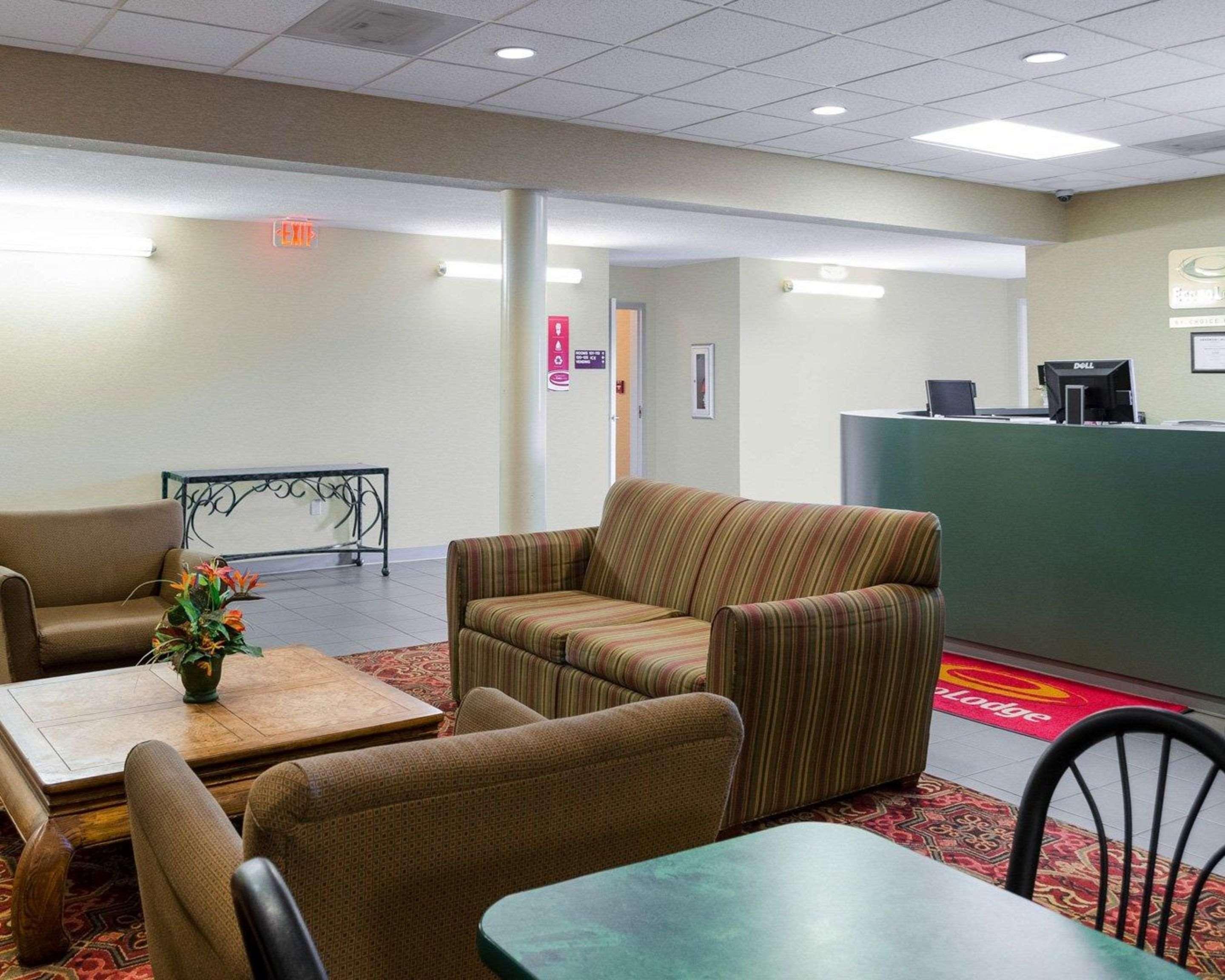 Econo Lodge *