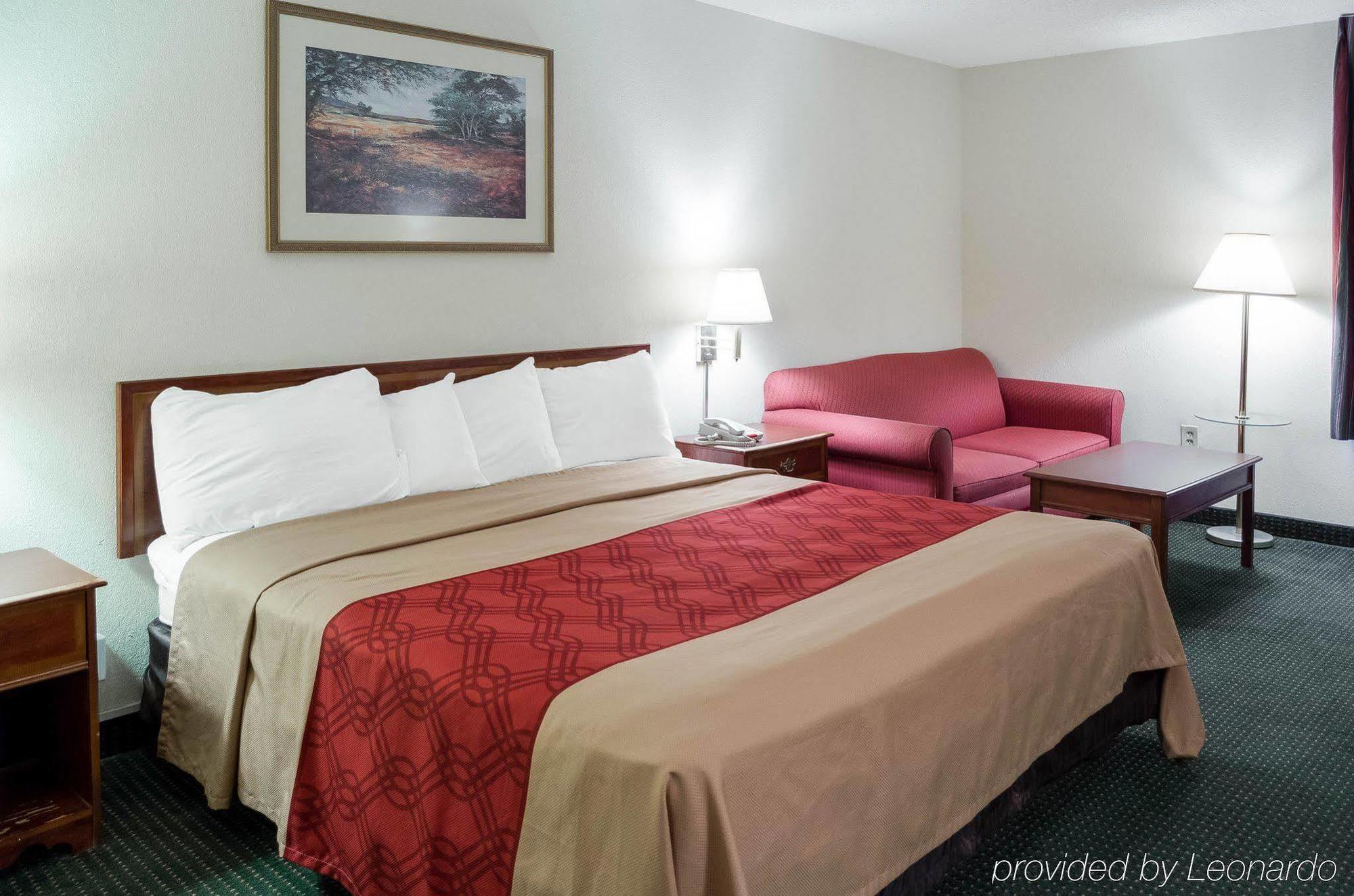 Econo Lodge *