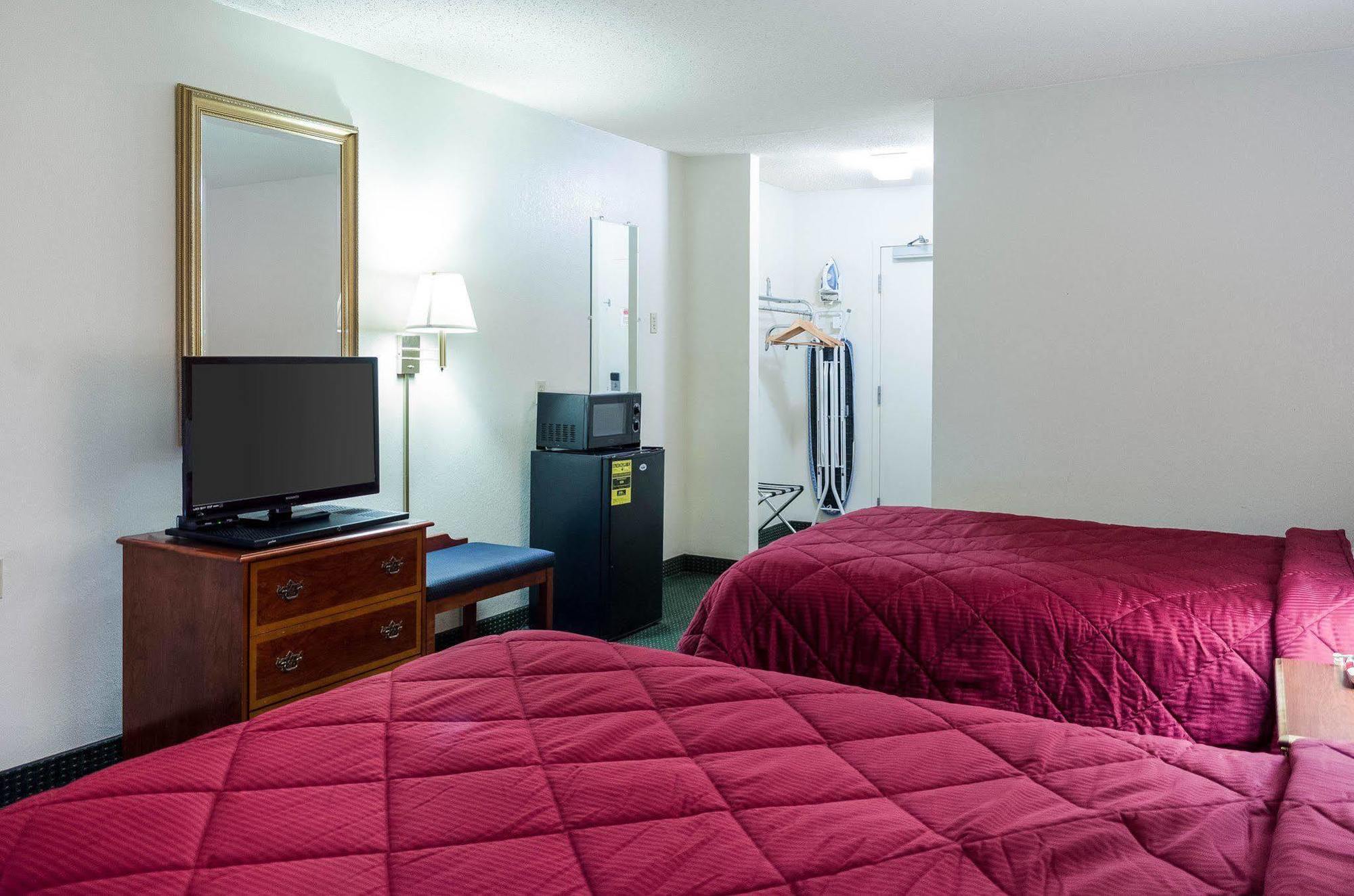 Econo Lodge *