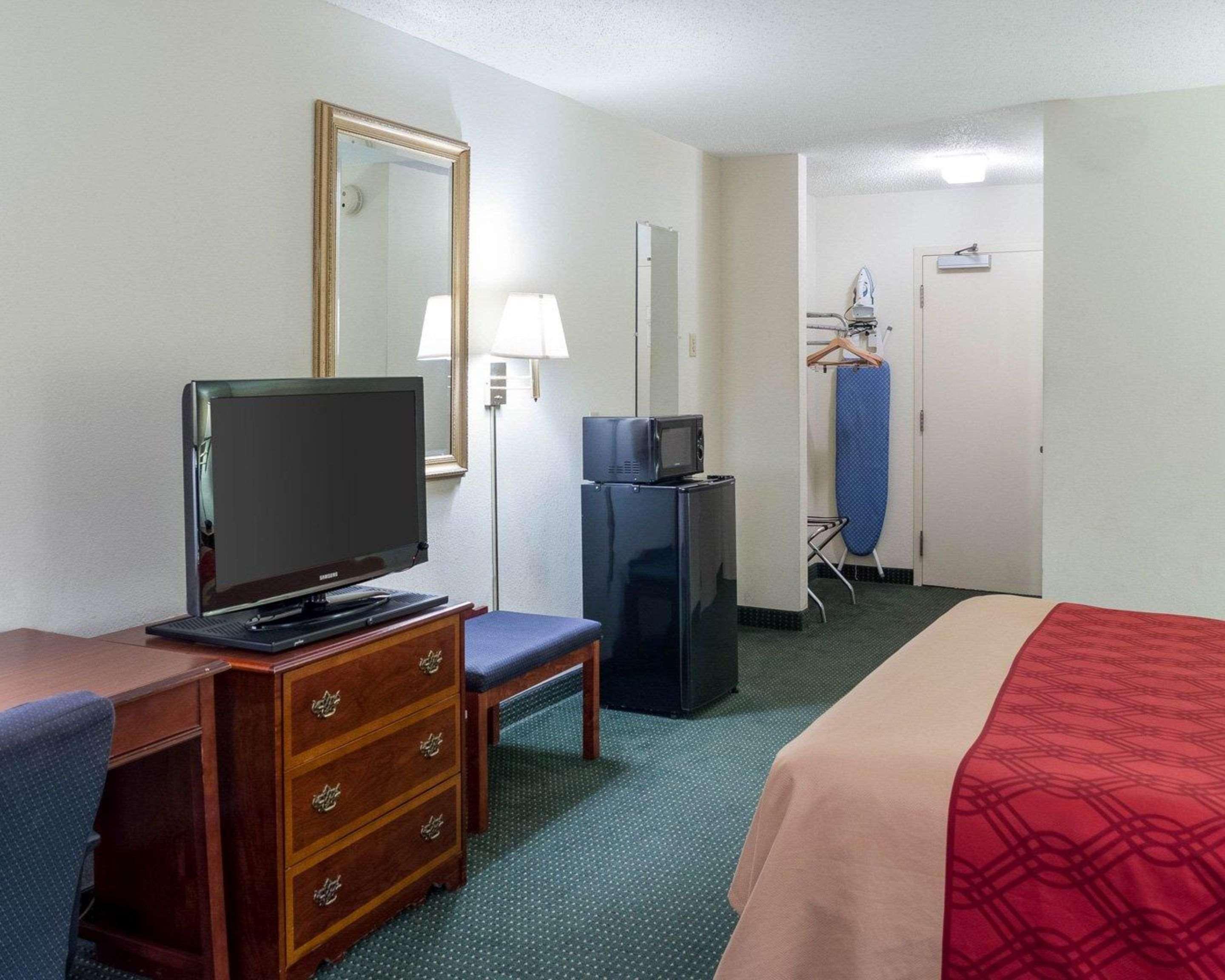 Lodge Econo Yazoo