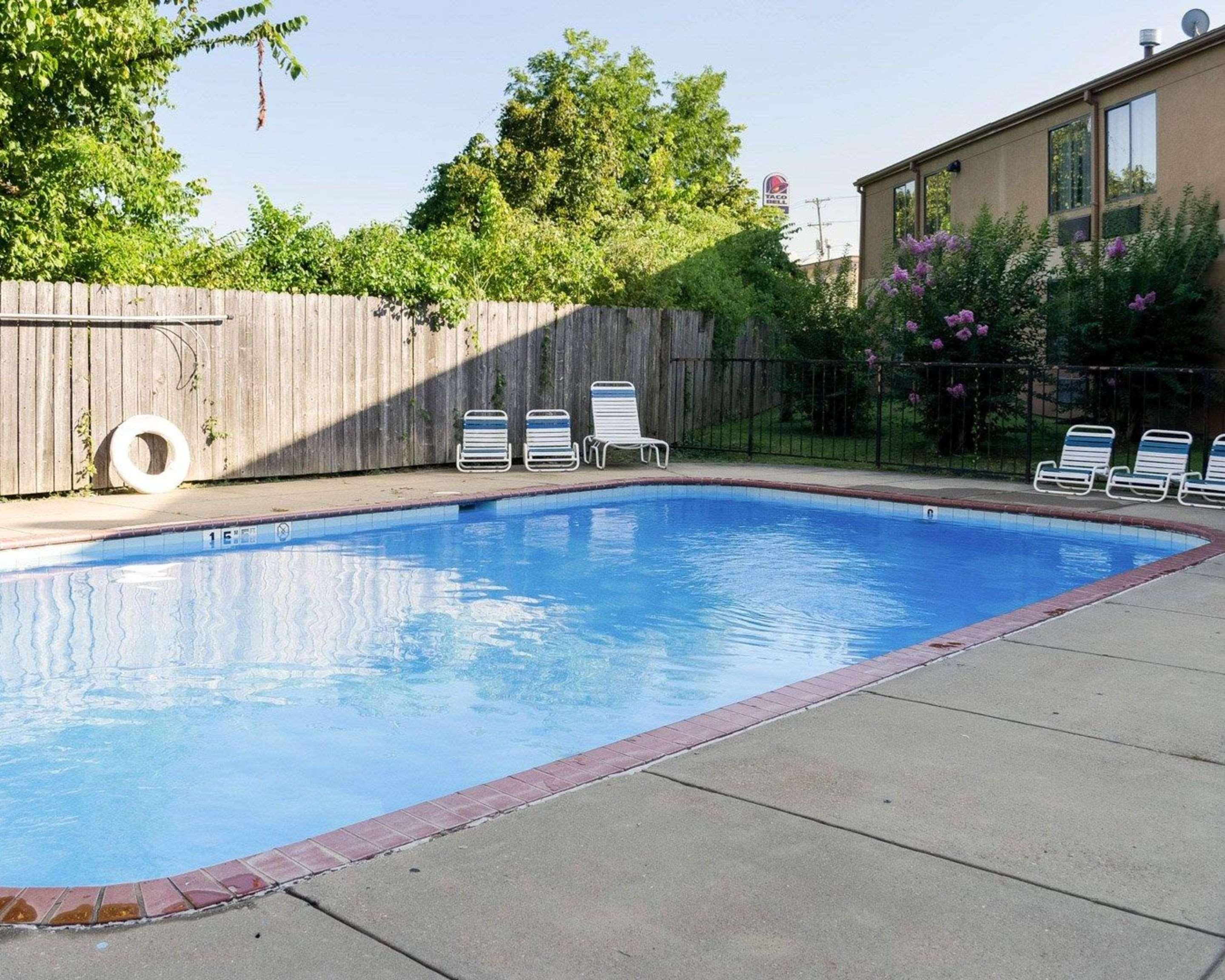 Lodge Econo Yazoo